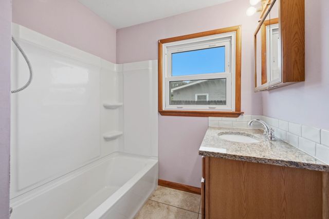 1904 W 32nd St S, Wichita, KS 67217