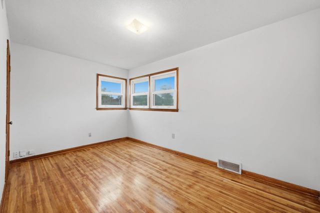 1904 W 32nd St S, Wichita, KS 67217