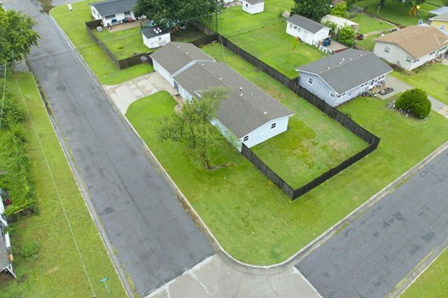 1904 W 32nd St S, Wichita, KS 67217