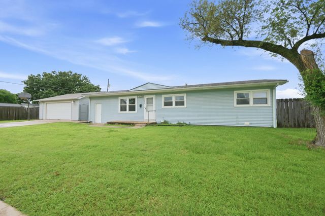 1904 W 32nd St S, Wichita, KS 67217