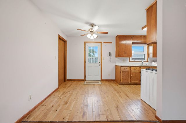 1904 W 32nd St S, Wichita, KS 67217