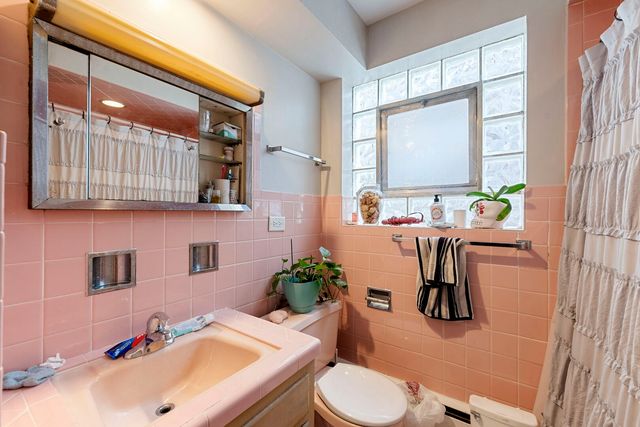 5706 N Saint Louis Avenue, Chicago, IL 60659