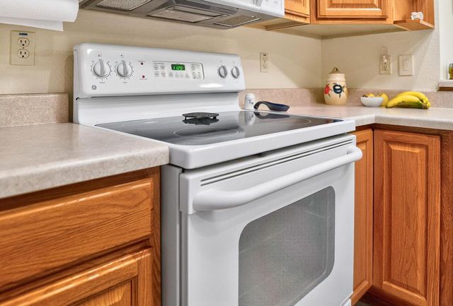 2832 E Somers COURT, Cudahy, WI 53110