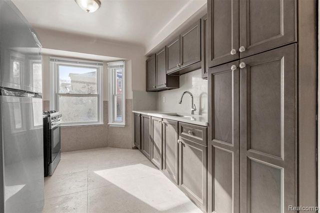 7801 Appoline Street, Dearborn, MI 48126