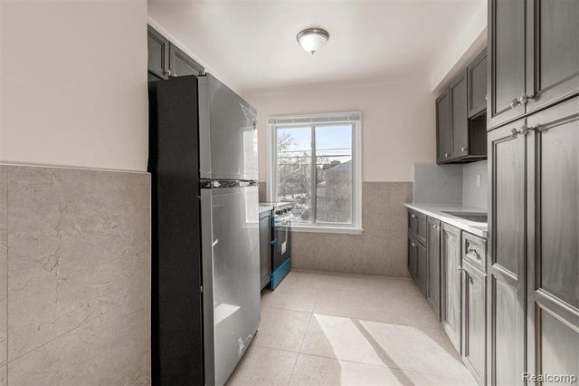 7801 Appoline Street, Dearborn, MI 48126