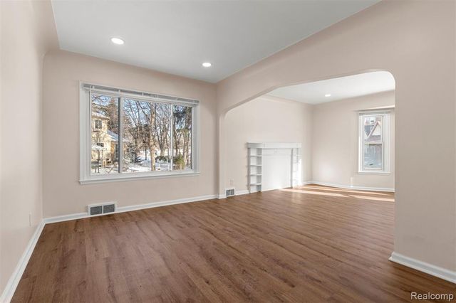 7801 Appoline Street, Dearborn, MI 48126