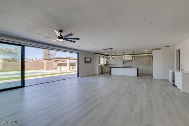 8741 Grand Pass Court, Las Vegas, NV 89113