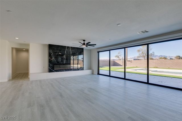 8741 Grand Pass Court, Las Vegas, NV 89113