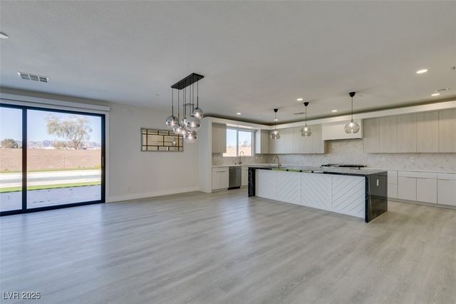 8741 Grand Pass Court, Las Vegas, NV 89113