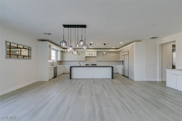 8741 Grand Pass Court, Las Vegas, NV 89113