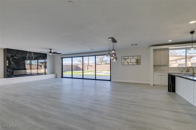 8741 Grand Pass Court, Las Vegas, NV 89113