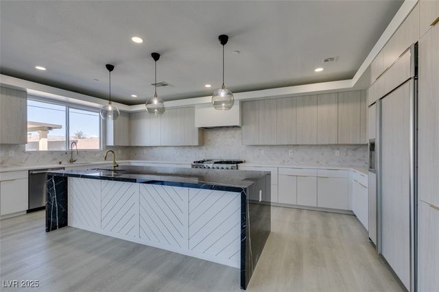 8741 Grand Pass Court, Las Vegas, NV 89113