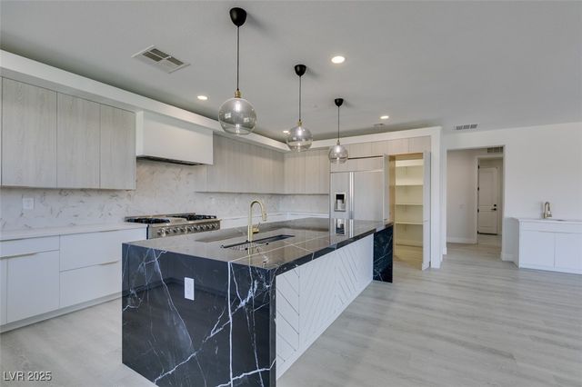 8741 Grand Pass Court, Las Vegas, NV 89113