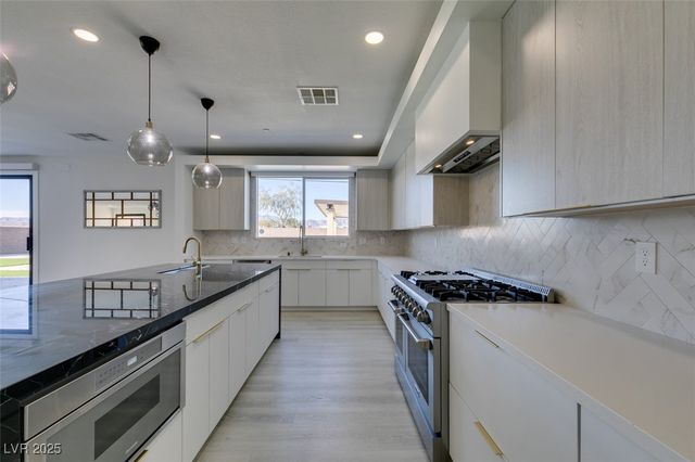 8741 Grand Pass Court, Las Vegas, NV 89113