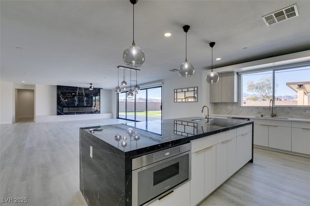 8741 Grand Pass Court, Las Vegas, NV 89113