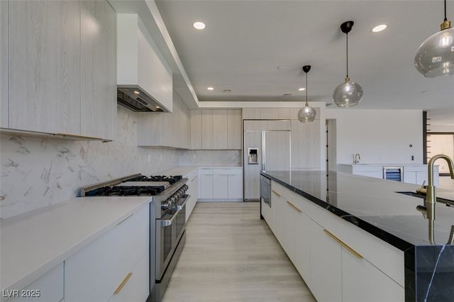 8741 Grand Pass Court, Las Vegas, NV 89113