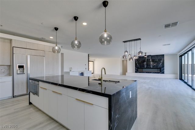 8741 Grand Pass Court, Las Vegas, NV 89113