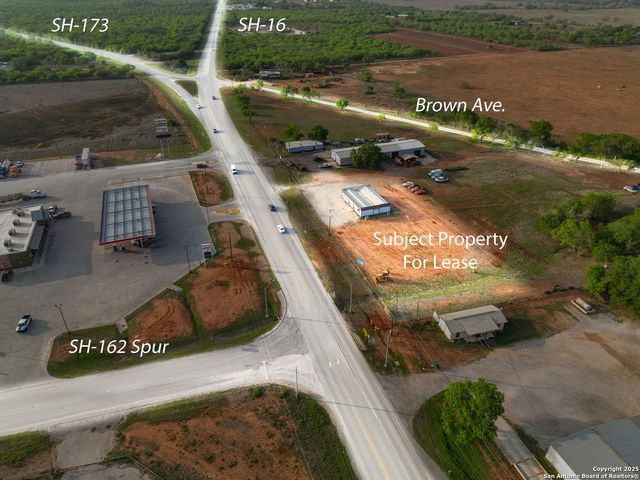 3215 Zanderson, Jourdanton, TX 78026