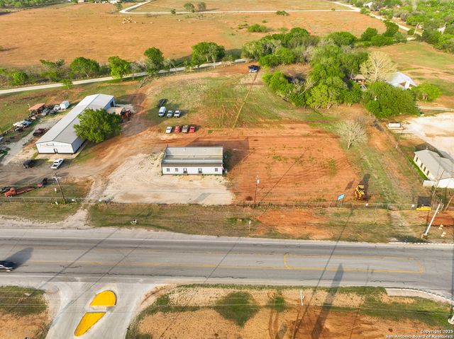 3215 Zanderson, Jourdanton, TX 78026