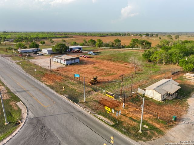 3215 Zanderson, Jourdanton, TX 78026