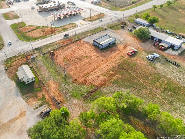 3215 Zanderson, Jourdanton, TX 78026