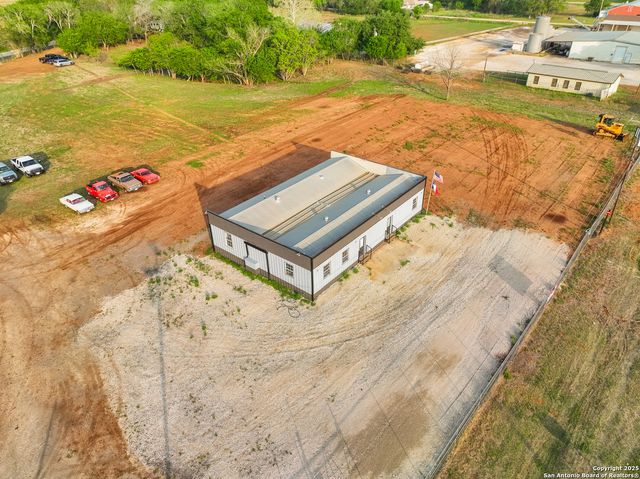 3215 Zanderson, Jourdanton, TX 78026