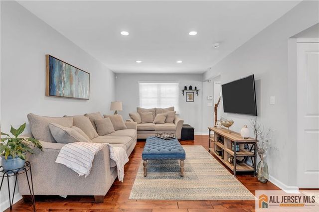 16 Twain Avenue, Old Bridge, NJ 08857