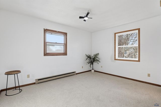 3924 OILER LN, Rapid City, SD 57701