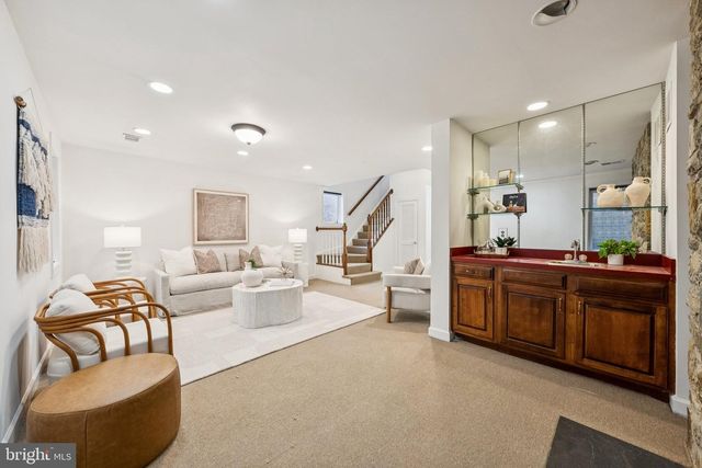4044 CHANCERY CT NW, Washington, DC 20007