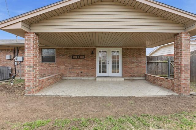 117 SW 6th Street, Moore, OK 73160