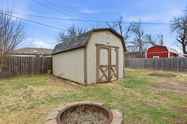 117 SW 6th Street, Moore, OK 73160