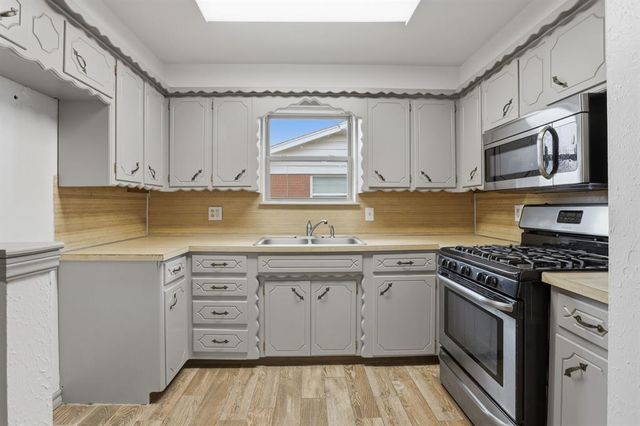 117 SW 6th Street, Moore, OK 73160