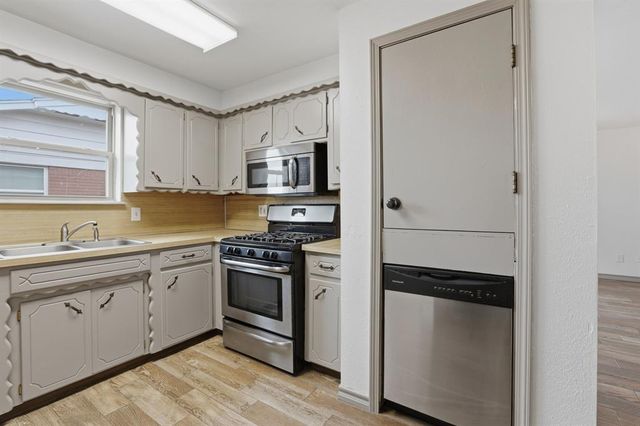 117 SW 6th Street, Moore, OK 73160