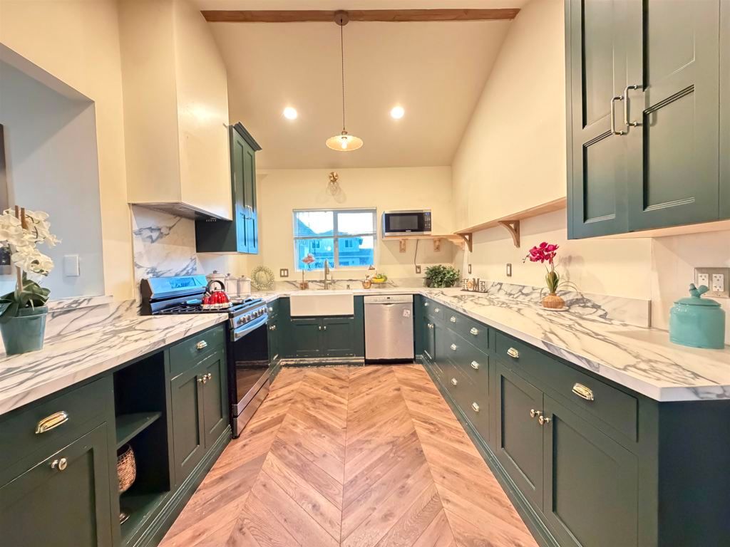 Image 7 of property listing at 5298 5298 Sussex Pl, Newark, CA 94560