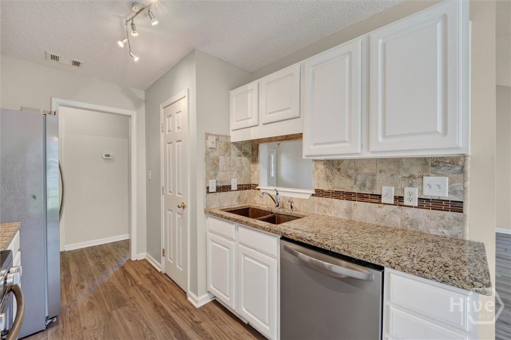 Image 10 of property listing at 100 Dimick Drive, Richmond Hill, GA 31324
