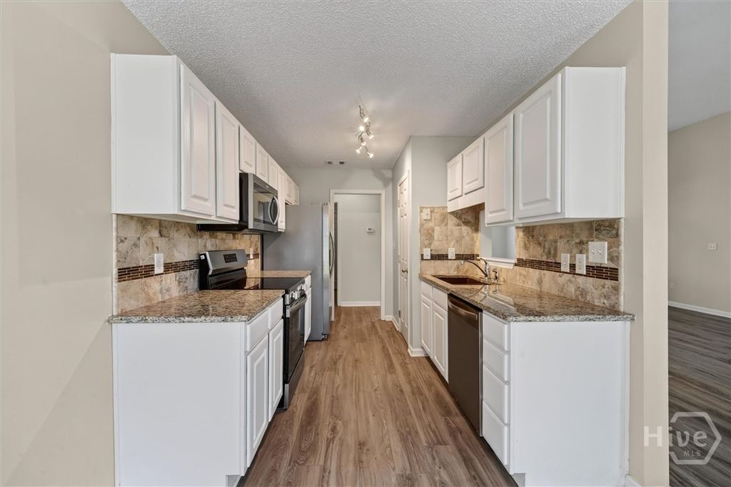 Image 11 of property listing at 100 Dimick Drive, Richmond Hill, GA 31324