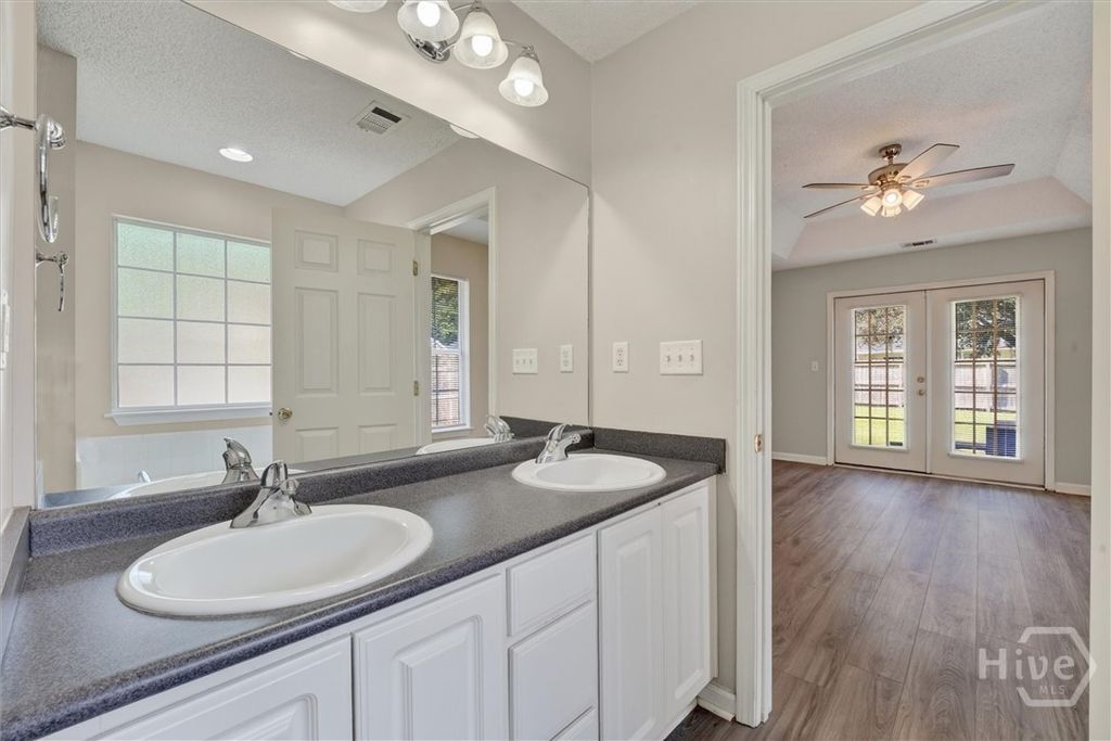Image 18 of property listing at 100 Dimick Drive, Richmond Hill, GA 31324