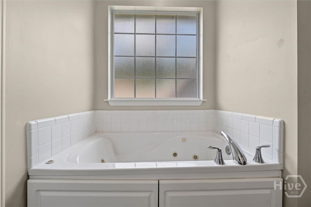 Image 20 of property listing at 100 Dimick Drive, Richmond Hill, GA 31324