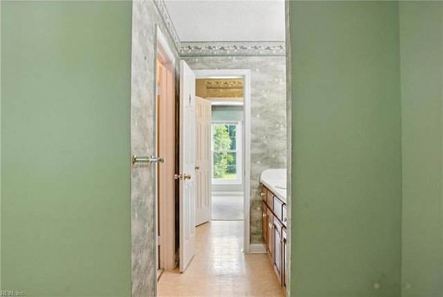 164 River Point Dr, Suffolk, VA 23434