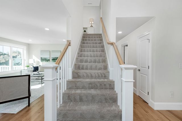 1 Barrington Way, Amherst, NH 03055