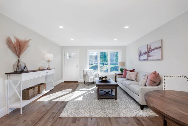 1 Barrington Way, Amherst, NH 03055