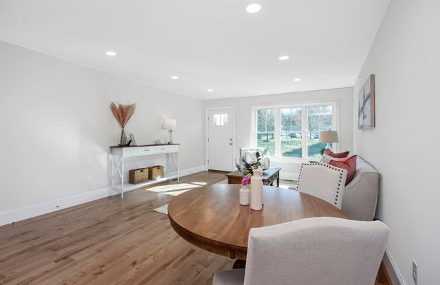 1 Barrington Way, Amherst, NH 03055