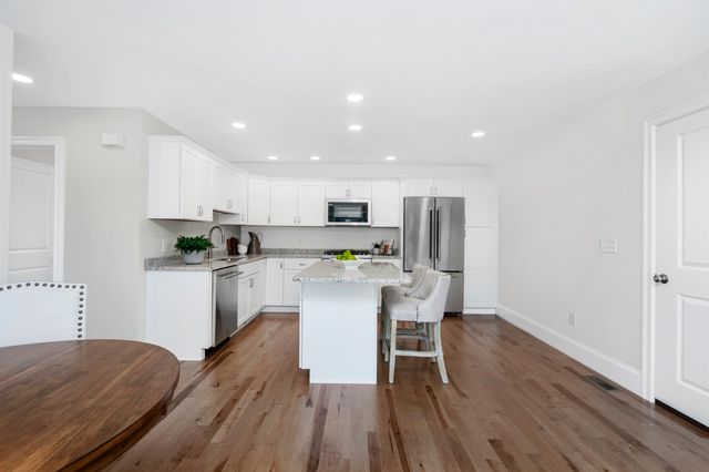 1 Barrington Way, Amherst, NH 03055