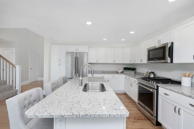 1 Barrington Way, Amherst, NH 03055