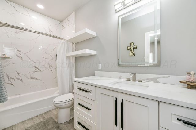 17400 SPRING LAKE DRIVE, Canyon, TX 79015