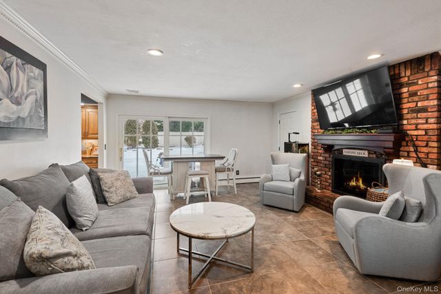 4 Abbington Place, Northport, NY 11768