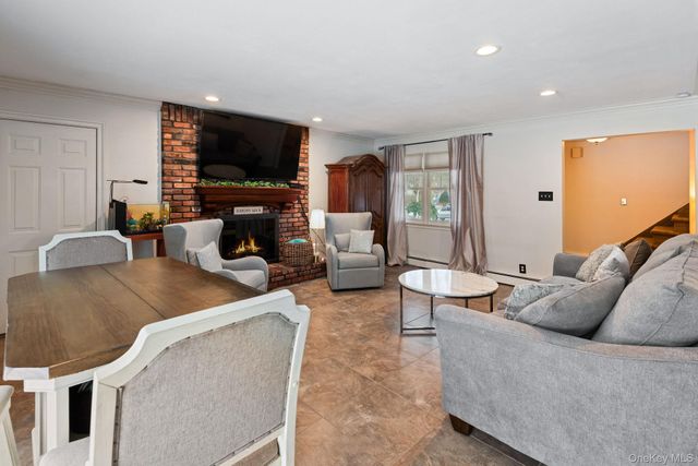 4 Abbington Place, Northport, NY 11768