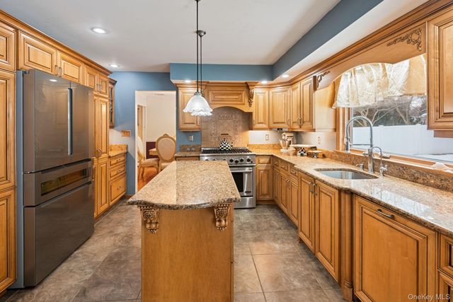 4 Abbington Place, Northport, NY 11768