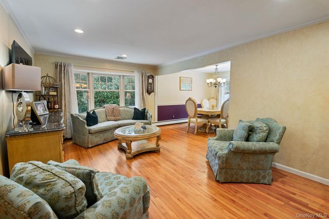 4 Abbington Place, Northport, NY 11768