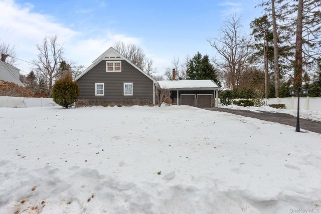 4 Abbington Place, Northport, NY 11768